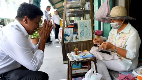 AFP Pheu Thai candidate Chadchart Sittipunt campaigning