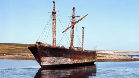 Marion Morrison/South American Pictures Abandoned in the Falkland Islands