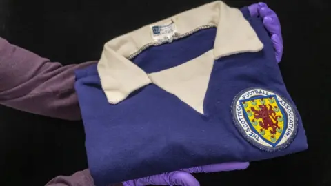 Peter Devlin/GCU/PA Scottish League shirt