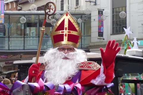 Stephen Brooks St Nicholas goes through town