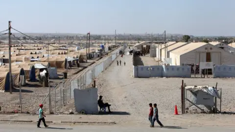 Reuters View of Hammam al-Alil camp for displaced people in northern Iraq (9 September 2017)