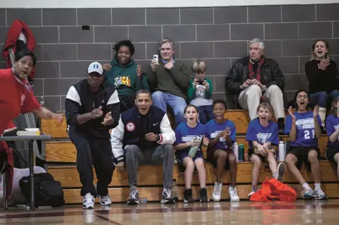 Pete Souza Obama at a basketball game