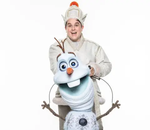 Trevor Leighton Craig Gallivan (Olaf)