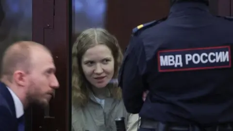 Reuters Darya Trepova speaking in court to her lawyer as an interior ministry official looks on - 22 January
