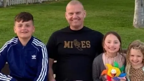 Family picture Dean Miles and his children Alfred, Maisy and Lilly