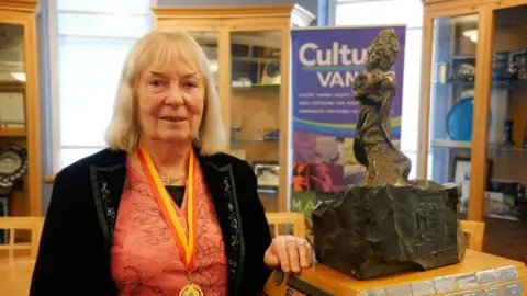 Culture Vannin Fiona McArdle received the Reih Bleeaney Vanannan 2023