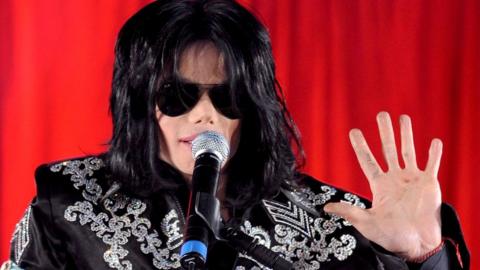 Michael Jackson's Name Has Been Taken Out Of Quincy Jones' Show - BBC News