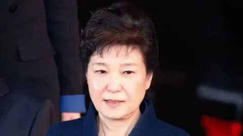 Getty Images Former President Park Geun-hye leaves the Seoul Central District Prosecutors' Office to undergo prosecution questioning on 22 March 2017 in Seoul, South Korea.