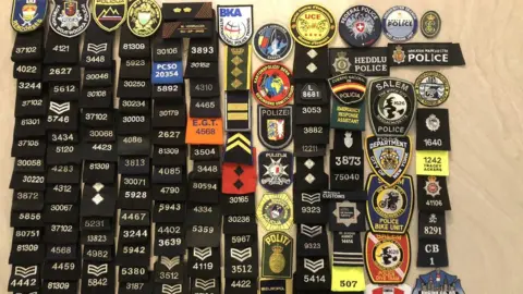 @AddShoulders Epaulettes