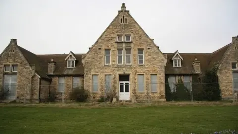 Richard Croft/Geograph Former Grantham & District Hospital building