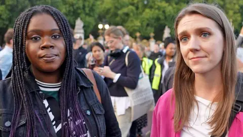 Mourners at Buckingham Palace