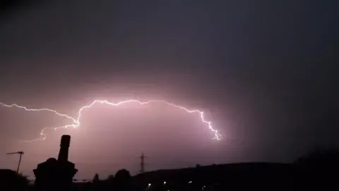 Rohan/BBC Weather Watchers Lightning picture taken by Rohan of Dunstable