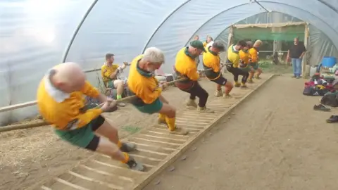 Lincoln Tug Of War Club