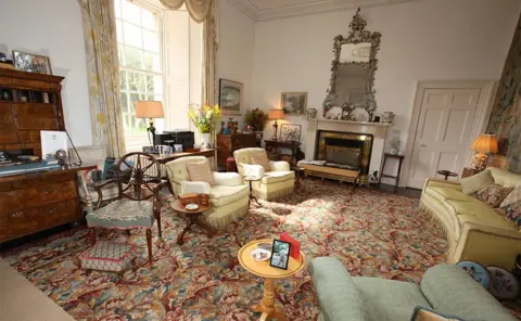 Alamy The Castle of Mey drawing room