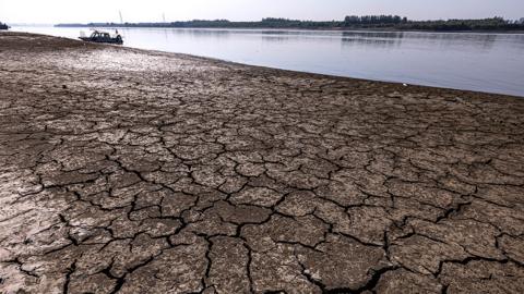 What China's Worst Drought On Record Looks Like - BBC News