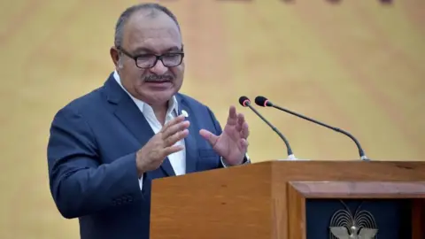 Getty Images Papua New Guinea's former Prime Minister Peter O'Neill speaks at the closing of the Asia-Pacific Economic Cooperation