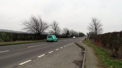 Andrew Tatlow/Geograph A6 southbound by Streatley