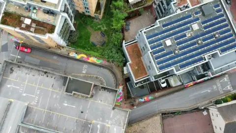 Tim Jobling Breakthrough mural in alleyway