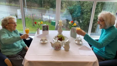 Ideal Carehomes Mariam Forman, 92, (l) and Una Markham, 79