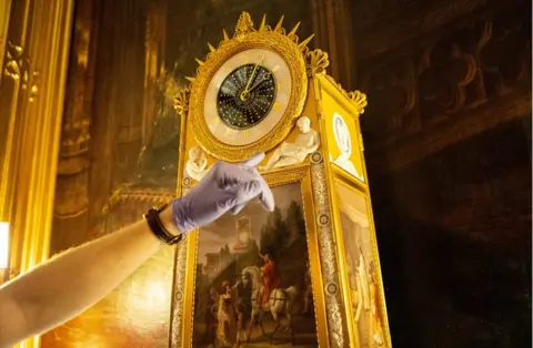 Windsor Castle: Changing hundreds of royal clocks