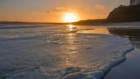 Mandy Llewellyn How inviting does Tenby's South Beach look in Mandy Llewellyn's shot?