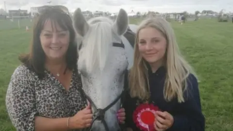 henri cynwyl Anwen Francis with paddy the horse and her daughter Soffia