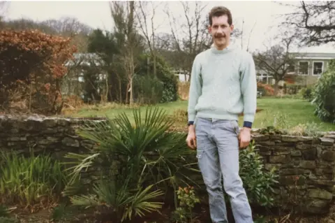 Simon Olpin Simon Olpin in his garden in 1988