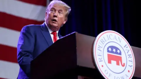 Reuters Donald Trump speaks to guests at the Republican Party of Iowa dinner