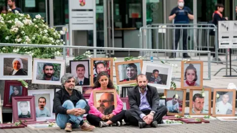 AFP Anti-Assad campaigners, Koblenz, 4 Jun 20