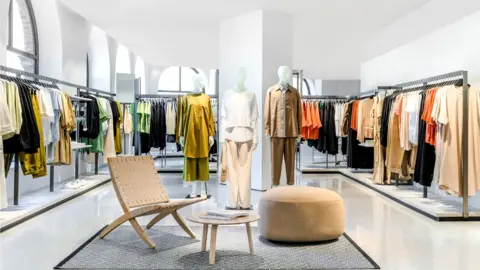 WILLEM VAN PUYENBROECK Cos store