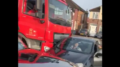 Shaan Assi / Twitter A40 shunting