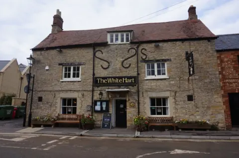 Ian S White Hart pub