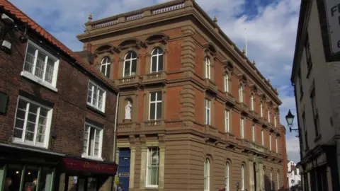 Colin Park / Geograph Louth Town Hall