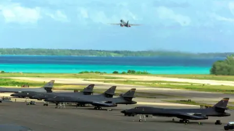 Getty Images Pembom Angkatan Udara AS lepas landas dari Diego Garcia pada bulan Oktober 2001