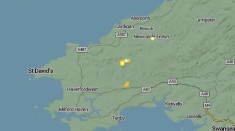 Met Office A map of west Wales shows more than six yellow dots showing where thundersnow has occurred, including one in Newcastle Emlyn and the rest in the Preseli Hills