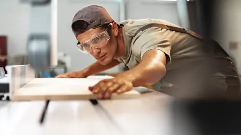 Woodworking using a circular saw