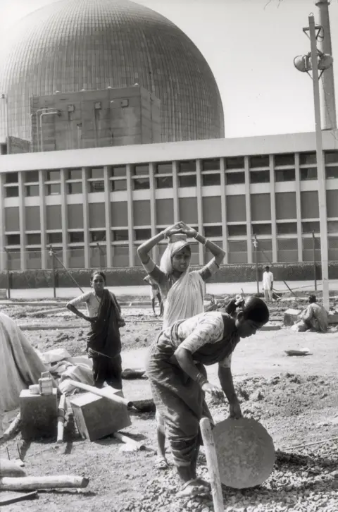 DAG This photograph by Henri Cartier-Bresson (1908–2004) records the Atomic Energy establishment at Trombay (now Bhabha Atomic Research Centre). 
