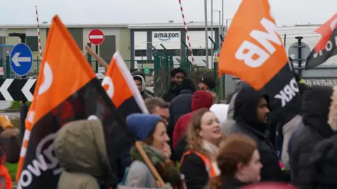 PA Media GMB members strike at Amazon in Coventry