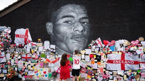 fans put up notes on Rashford mural after Euro final in 2021