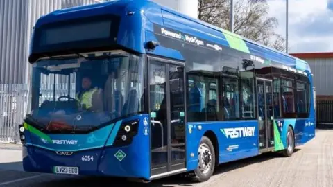 Hydrogen-powered bus