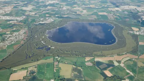 Thames Water Computer generated image of proposed Abingdon Reservoir from the North of Oxfordshire from a bird's eye view