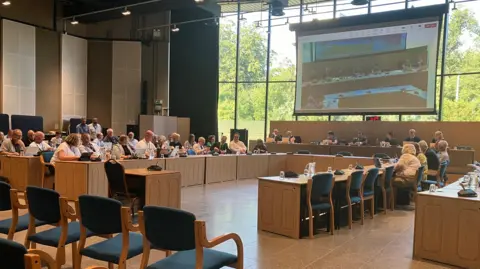 BBC/Amy Holmes A picture of a room full of councillors at Central Bedfordshire Council headquarters in Chicksands.