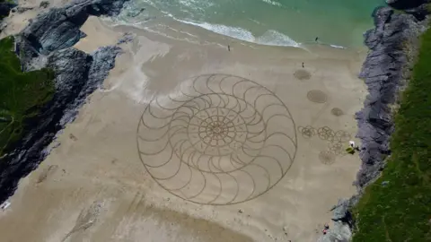 Bill Bartlett One of Bill Bartlett's creations traced in the sand of a beach