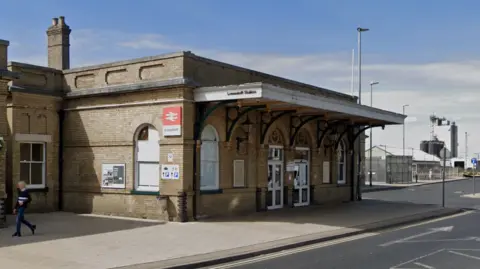 Google Maps Lowestoft railway station
