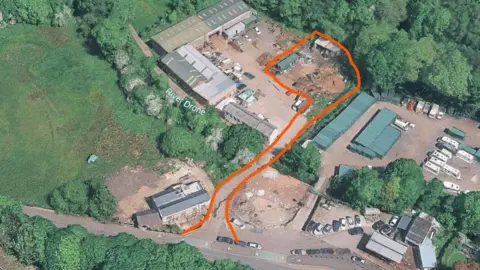 An outline in red of the area where the plans would be. 