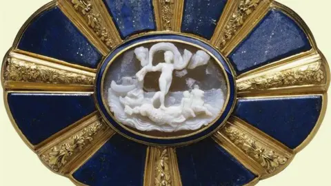 Royal Collection Trust A Snuff Box with Venus Girl
