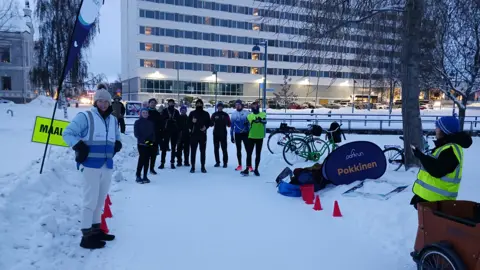 Chris Beresford Runners prepare to run Pokkinen Parkrun in the snow