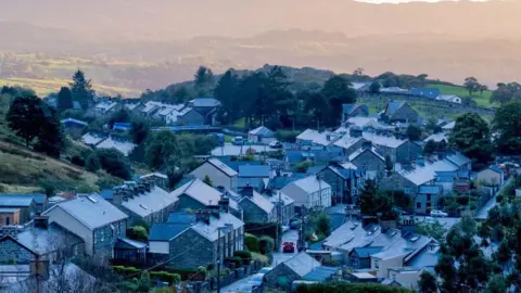 Getty Image Blenau Fafestinog, Gwwnids an air scene of dozens of gray brick terraced houses