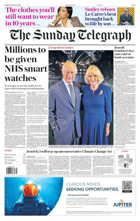 Overskriften på Sunday Telegraph lyder: "Millioner av mennesker vil motta smartklokker fra NHS"