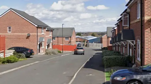 Google Street scene of Morewood Drive, Alfreton